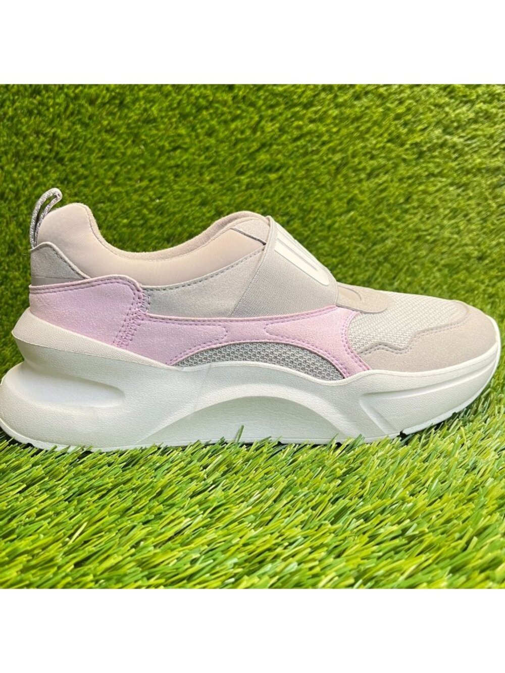 UGG La Flex Womens Size 7 Beige Pink Athletic Running Slip On Shoes Sneakers